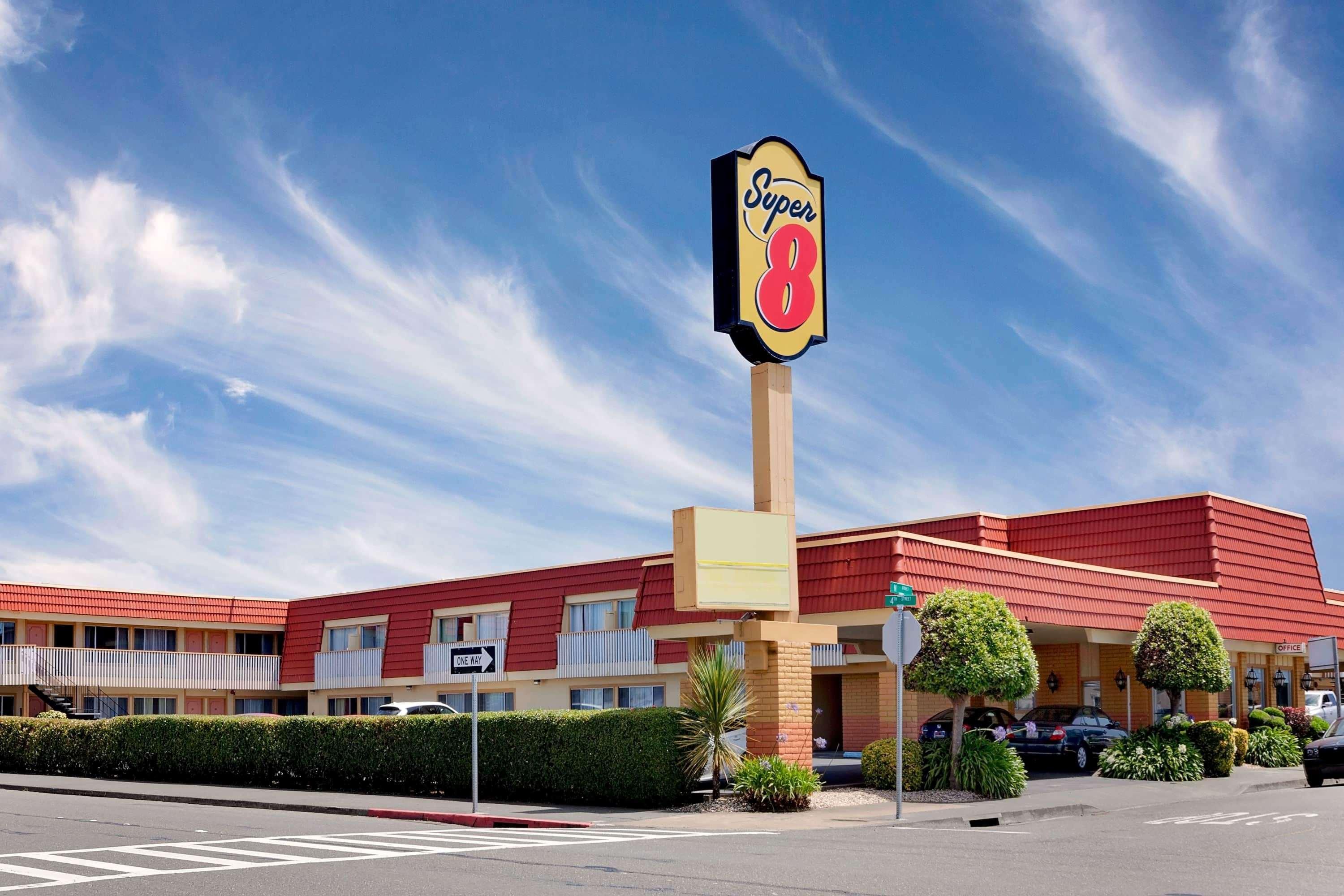 Super 8 By Wyndham Eureka Hotel Exterior foto