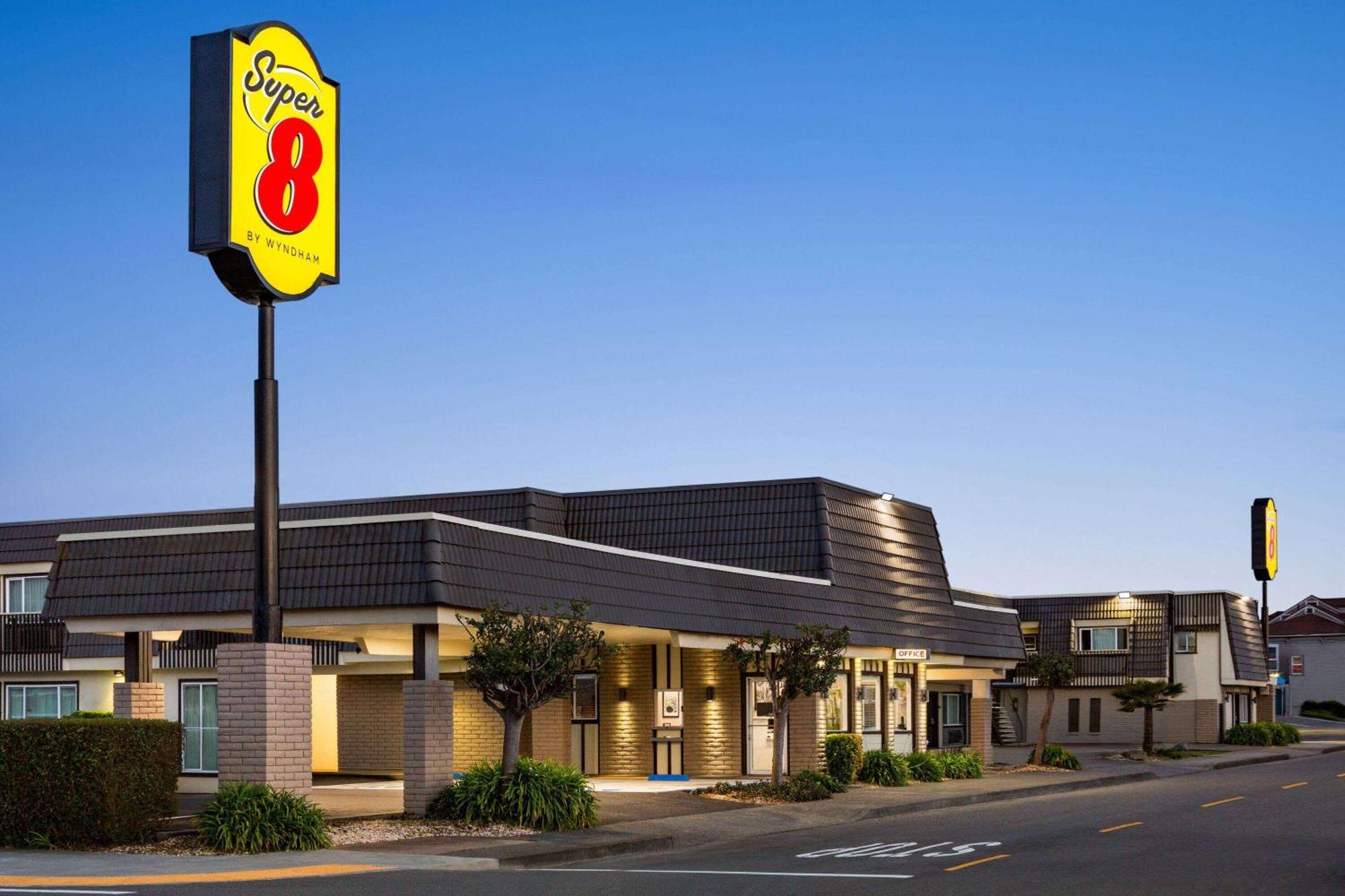 Super 8 By Wyndham Eureka Hotel Exterior foto