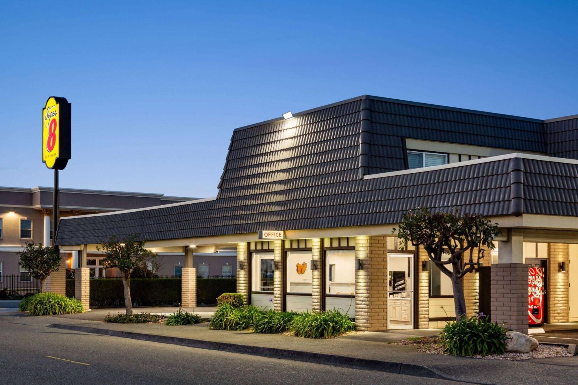 Super 8 By Wyndham Eureka Hotel Exterior foto